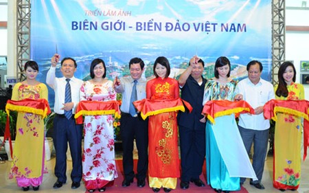 Awards ceremony for photo contest on Vietnamese sea and islands - ảnh 1